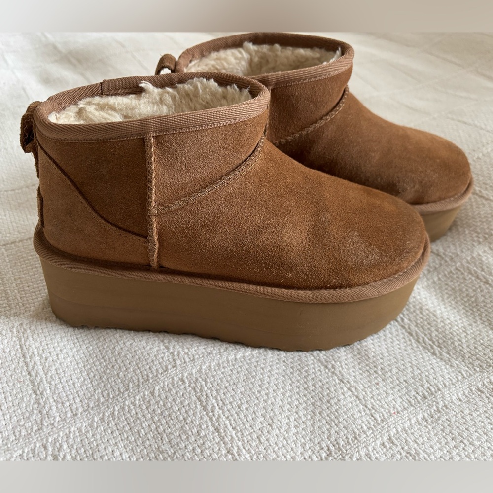 UGGS woman’s Ultra Mini Platform chestnut size 6. Not box.